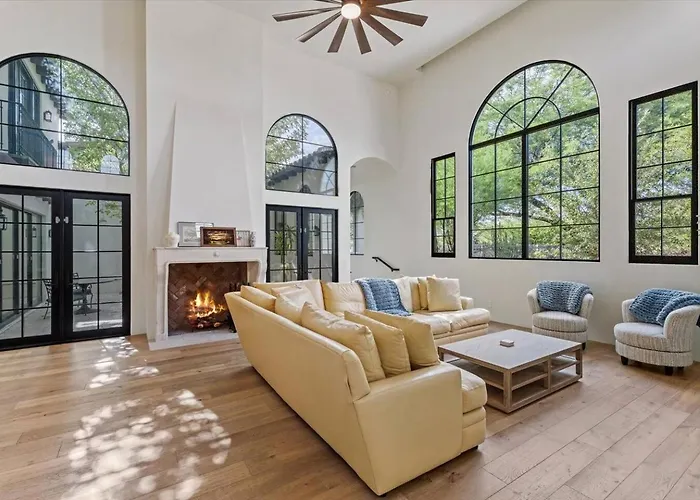 Dom wakacyjny Luxury Pv Estate | Pool + Mountain Views | 30+ Day