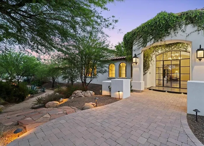 Dom wakacyjny Luxury Pv Estate | Pool + Mountain Views | 30+ Day Scottsdale