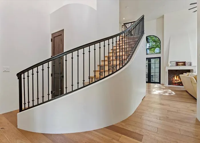 Dom wakacyjny Luxury Pv Estate | Pool + Mountain Views | 30+ Day