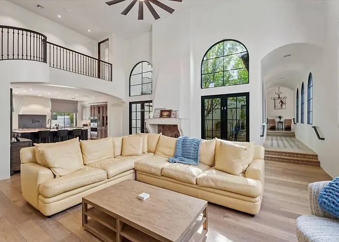 Luxury Pv Estate | Pool + Mountain Views | 30+ Day Dom wakacyjny *