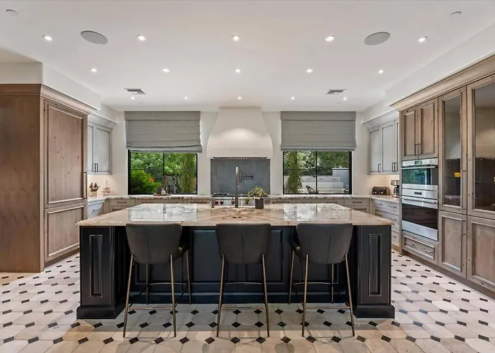 Dom wakacyjny Luxury Pv Estate | Pool + Mountain Views | 30+ Day *