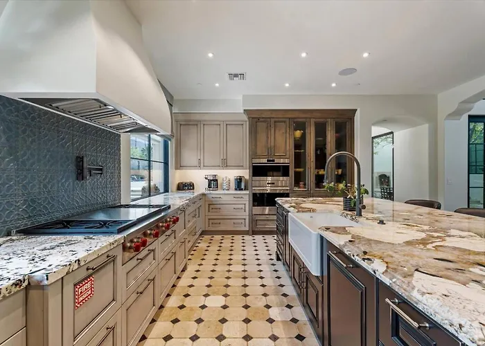 Dom wakacyjny Luxury Pv Estate | Pool + Mountain Views | 30+ Day *