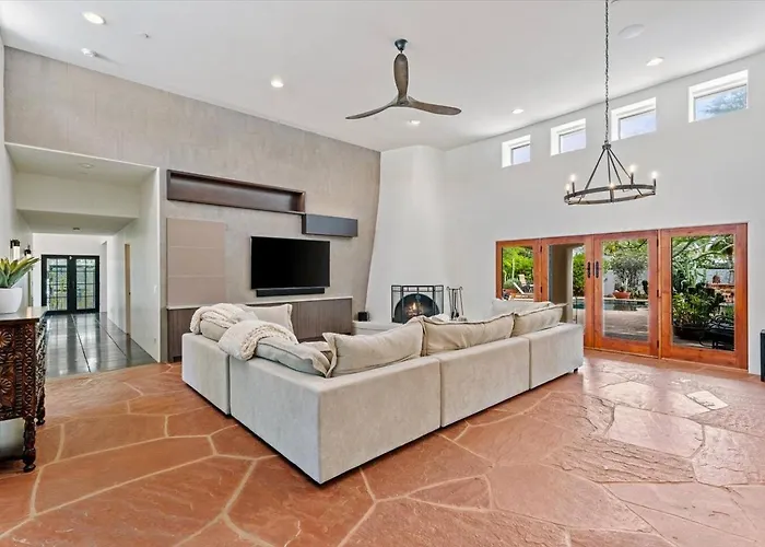 Dom wakacyjny Luxury Pv Estate | Pool + Mountain Views | 30+ Day Scottsdale