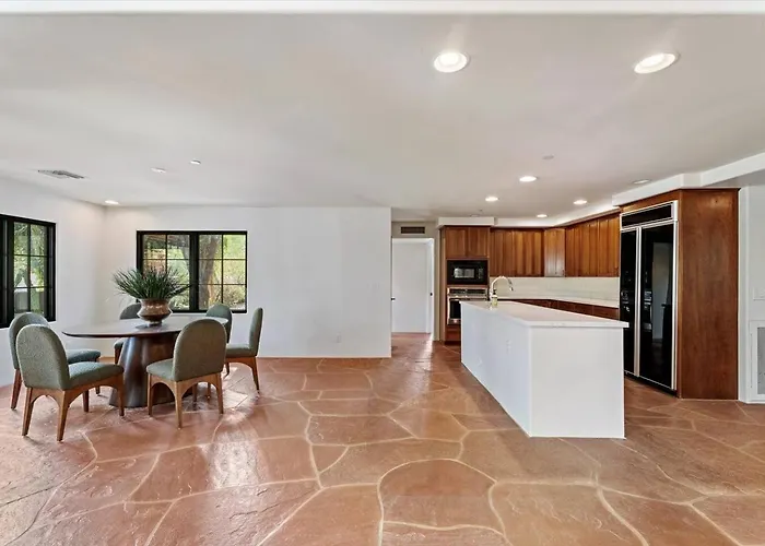 Dom wakacyjny Luxury Pv Estate | Pool + Mountain Views | 30+ Day Scottsdale