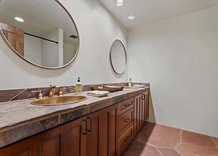 Dom wakacyjny Luxury Pv Estate | Pool + Mountain Views | 30+ Day Scottsdale