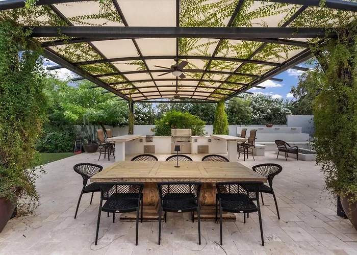 Dom wakacyjny Luxury Pv Estate | Pool + Mountain Views | 30+ Day Scottsdale